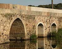 Un puente romano  muy moderno