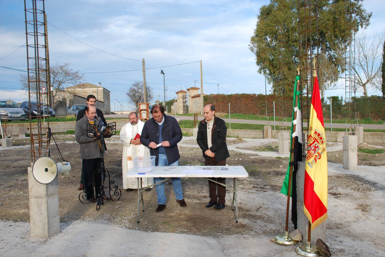 La Junta de Cofradías coloca la primera piedra en las obras de su sede