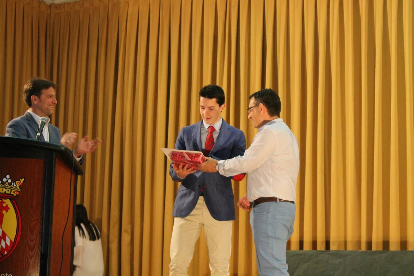 Acto de graduación de los alumnos del I.E.S. Maestro Juan Calero de Monesterio. Promoción 2015-2016