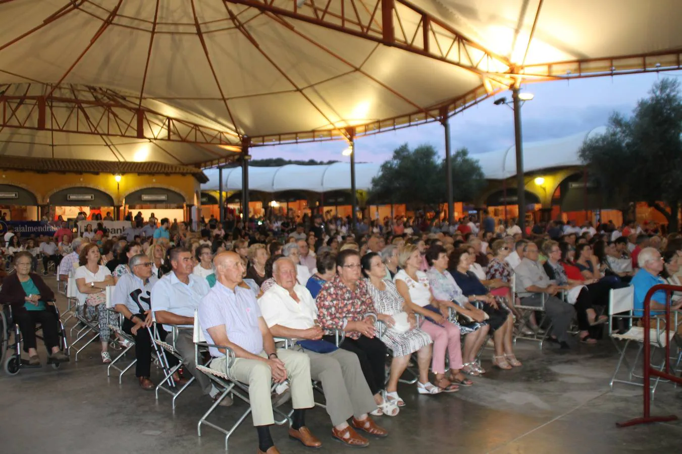 La música de 'Retama Folk' marca el colofón de la II Feria del Comercio y la Artesanía en Jerez