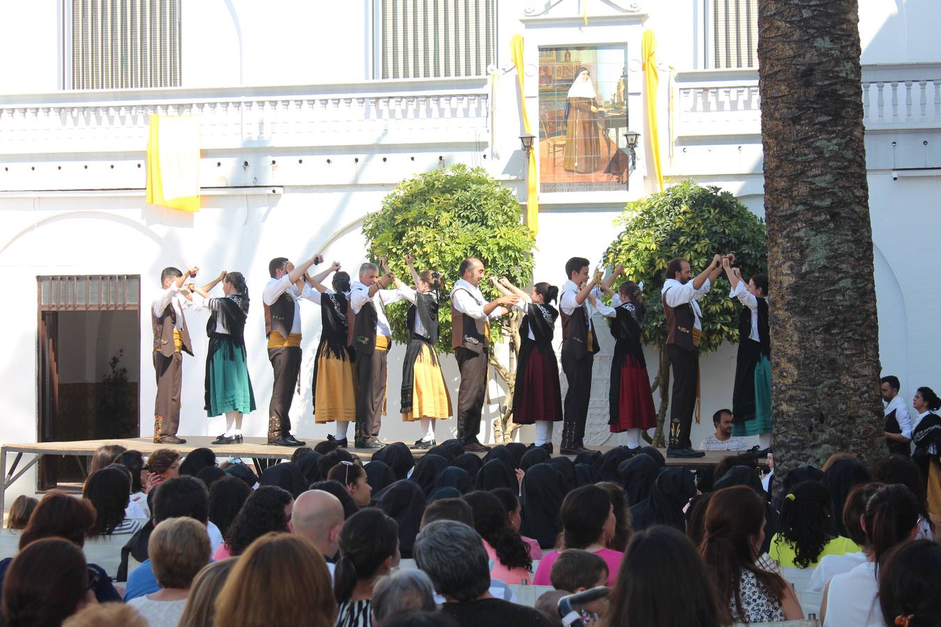 La procesión de la imagen de Santa Ángela pone el broche a los actos del 75 º aniversario de las Hermanas de la Cruz en Jerez
