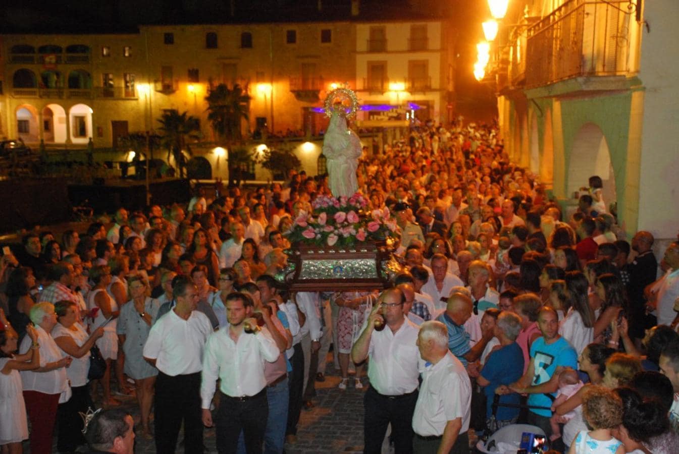 Bajada de la Patrona a San Martín con numeroso público