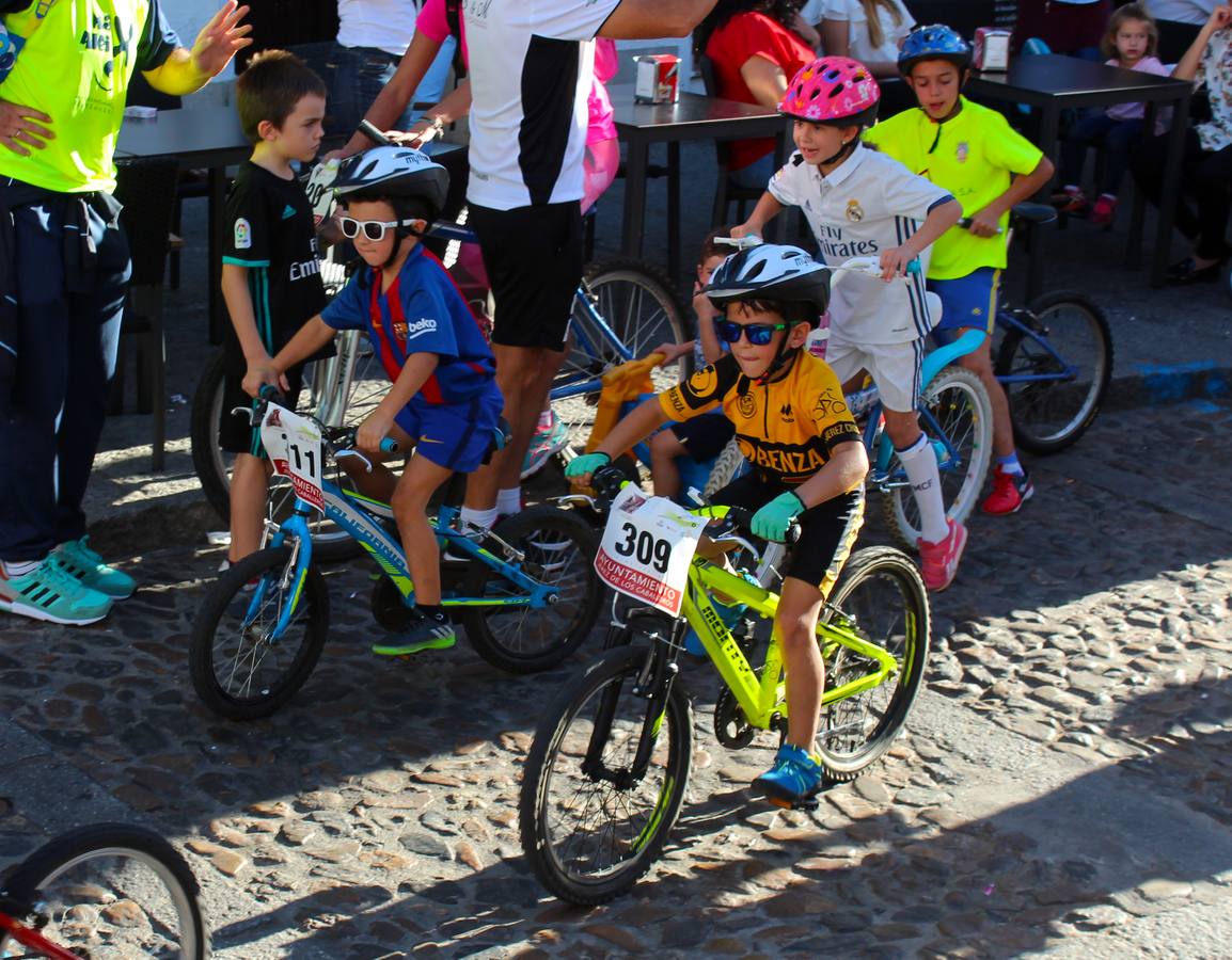 Pequeños y mayores compartieron la celebración del Día de la bicicleta