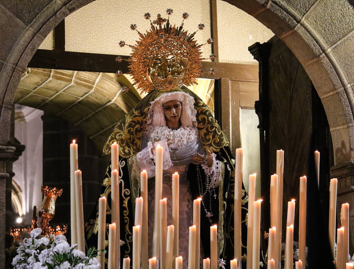 Jerez enmudece al paso de 'Jesús en la Oración en el Huerto' en una noche espléndida de Martes Santo