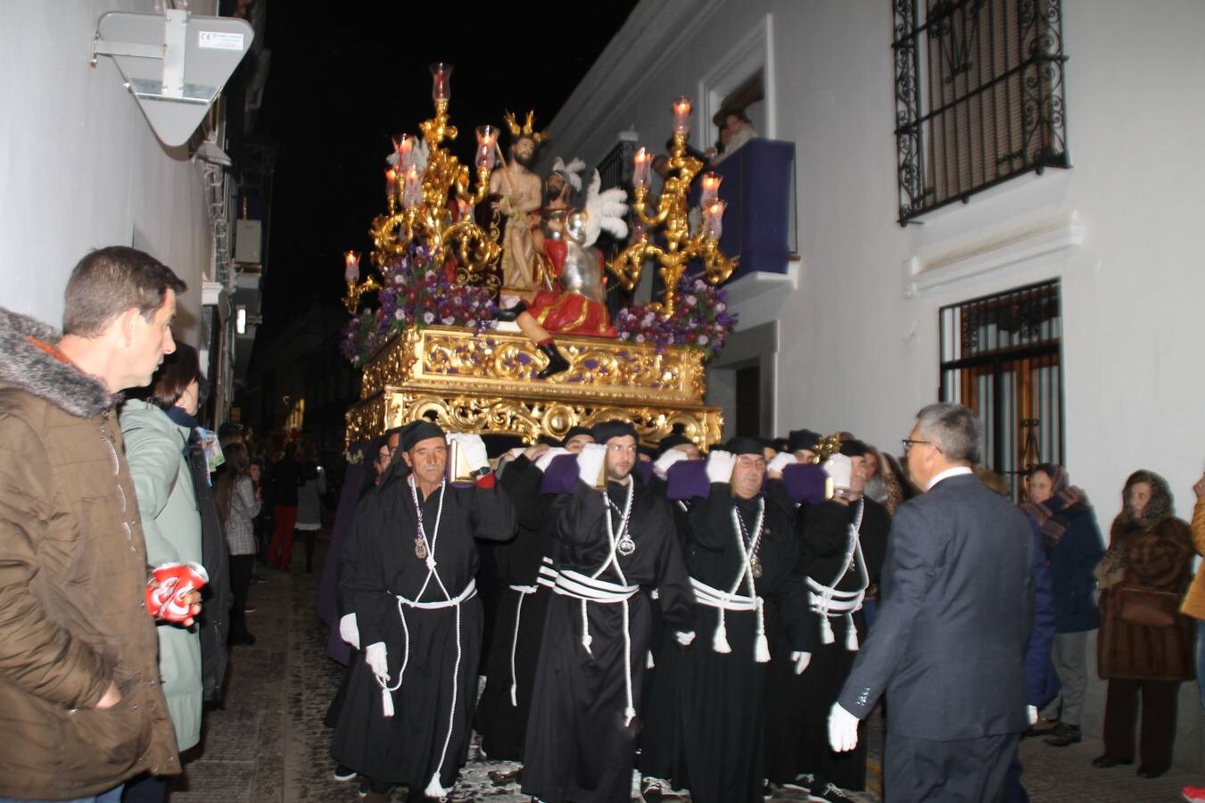 La lluvia obligó a la Cofradía del Coronado a regresar a la ermita de Los Mártires