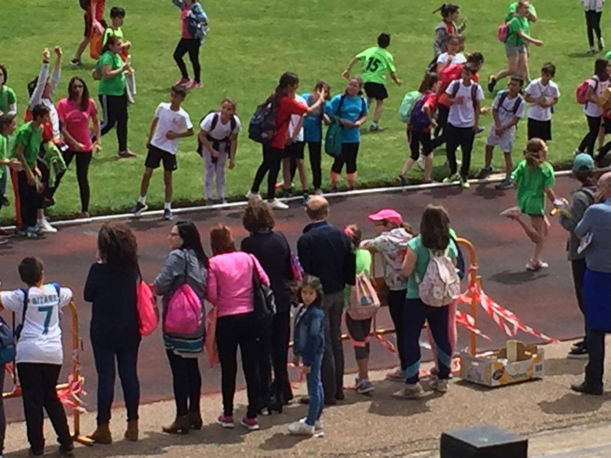 Escolares de 14 colegios comparten los valores del deporte en la III Convivencia del CPR de Jerez de los Caballeros
