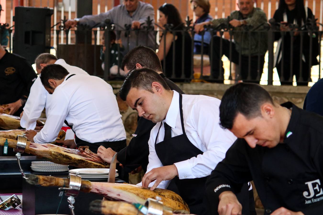 El arte de cortar un buen jamón, en Jerez de los Caballeros