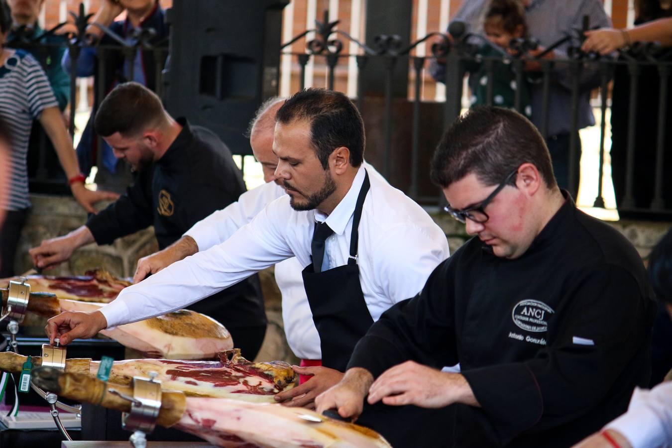 El arte de cortar un buen jamón, en Jerez de los Caballeros