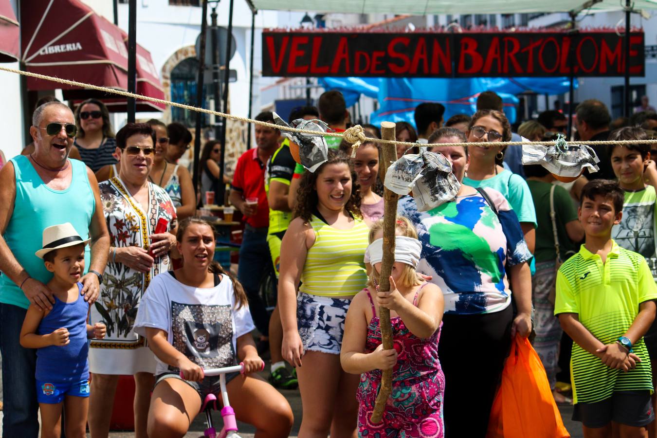 La procesión del Patrón y los juegos populares prolongan los festejos del 'Barrio Alto'