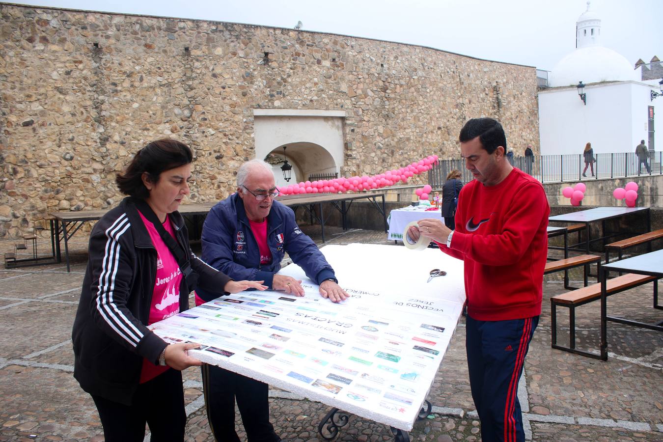El rosa llena de solidaridad Jerez para avanzar en la lucha contra el cáncer