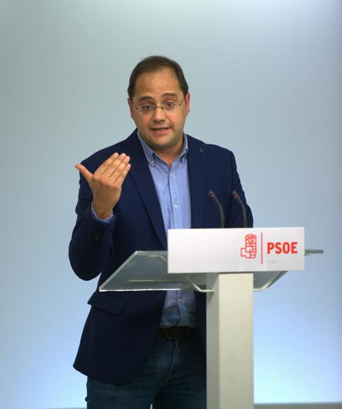 Luena dice que el PSOE convocará un congreso extraordinario «para que los militantes decidan»