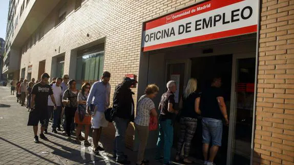Uno de cada cinco parados encontró empleo en España en el tercer trimestre de 2016