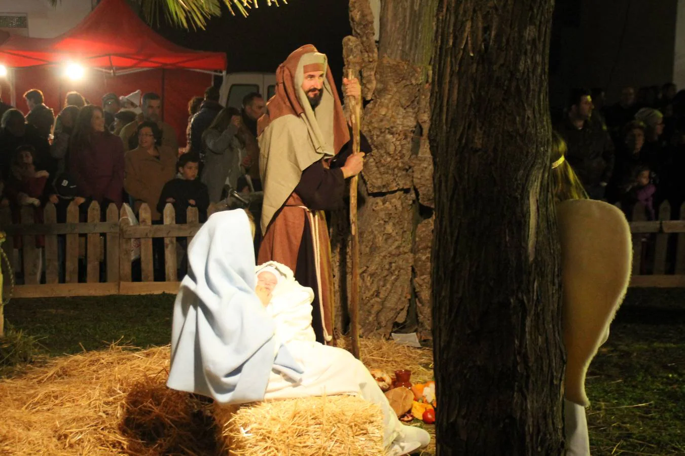 tradición y espíritu navideño en el Belén viviente de La Bazana
