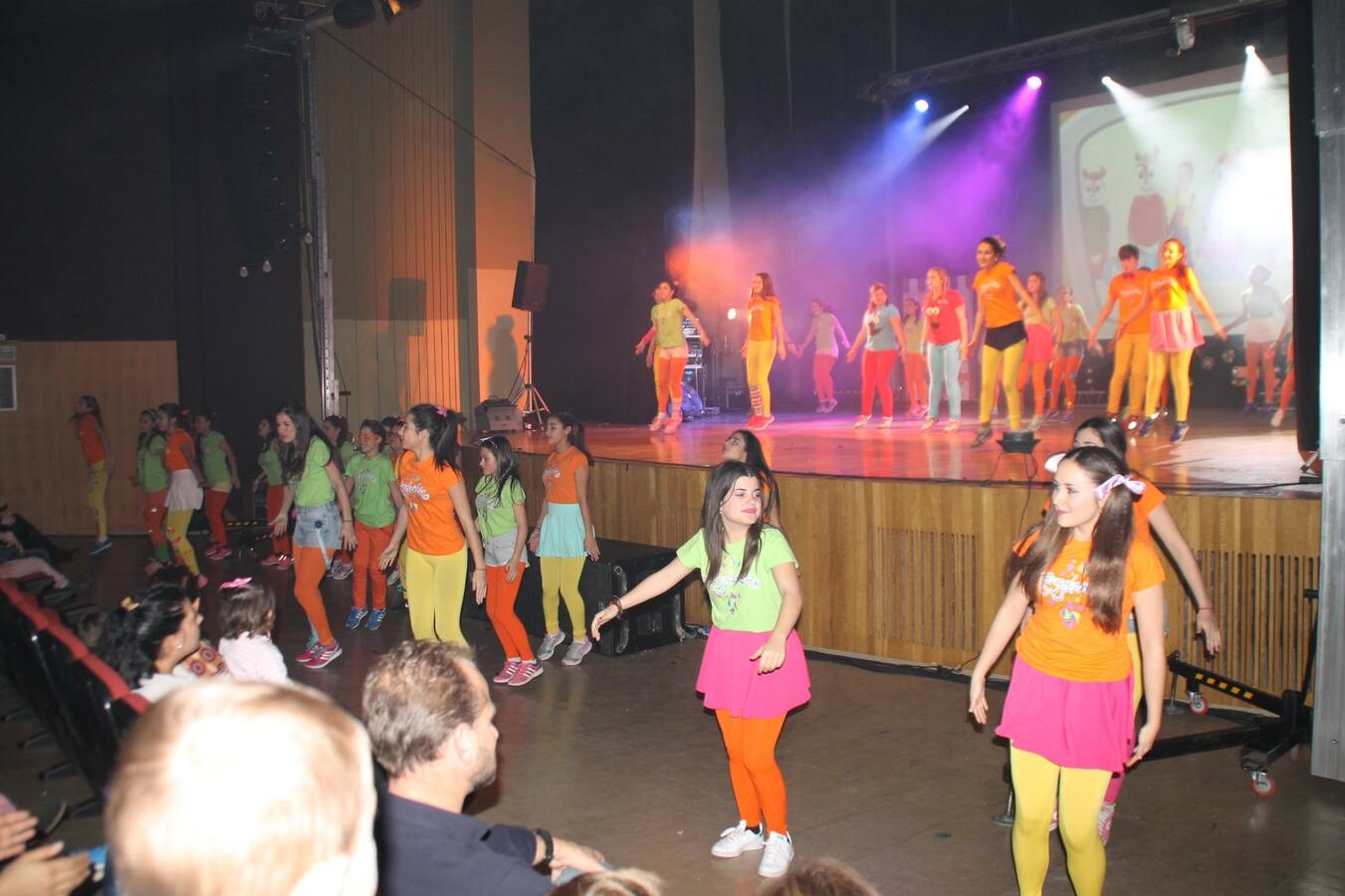 Música, colorido, luces y efectos especiales invitaron a disfrutar de la fiesta de Trouppelandia