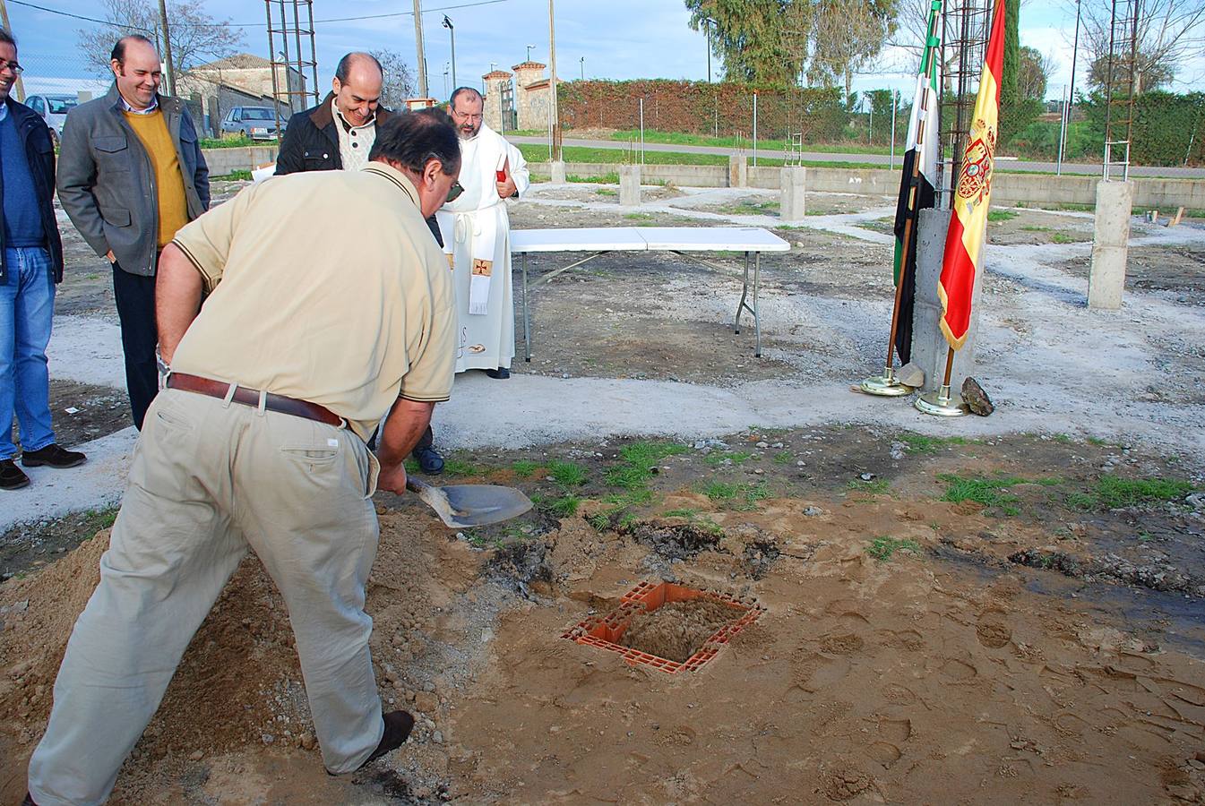 La Junta de Cofradías coloca la primera piedra en las obras de su sede