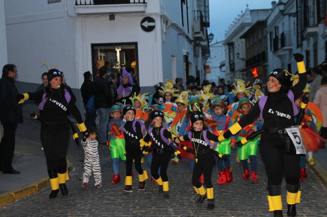 Numerosos grupos animaron el desfile de Carnaval