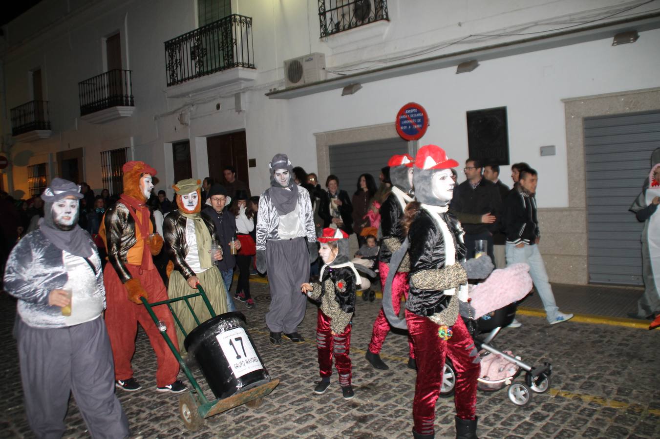 Numerosos grupos animaron el desfile de Carnaval