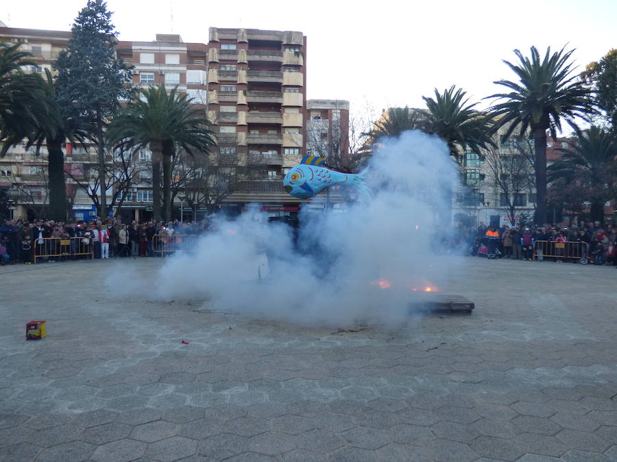 Entierro y quema de la sardina para despedir el Carnaval 2017