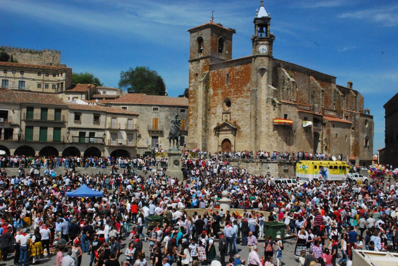 Trujillo celebra el Chíviri con inteso sol y buen ambiente (II)