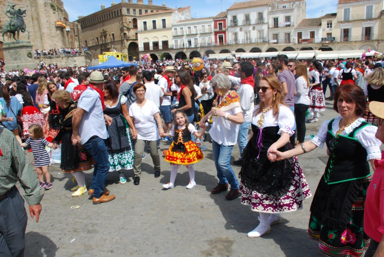 Trujillo celebra el Chíviri con inteso sol y buen ambiente (II)