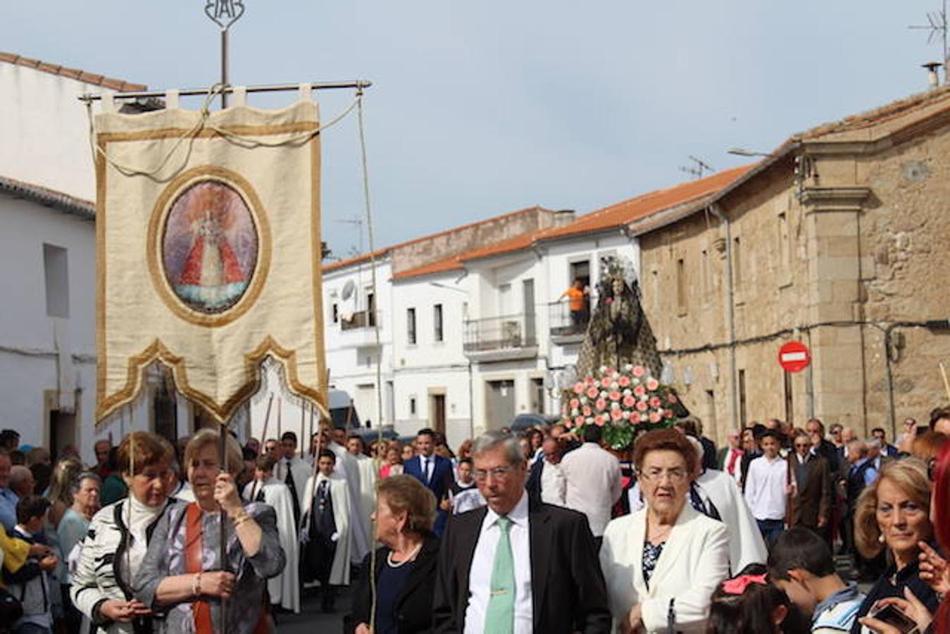La procesión del Santo Encuentro reúne a centenares de personas en la calle Parras