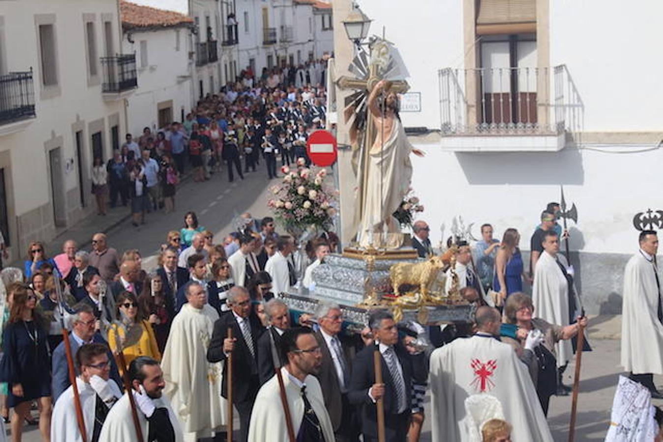 La procesión del Santo Encuentro reúne a centenares de personas en la calle Parras