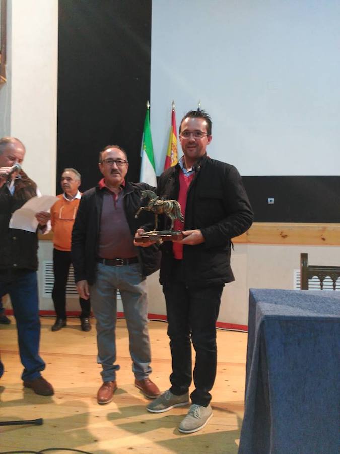 La asociación Amigos del Caballo Las Cuatro Esquinas entrega una veintena de premios del Día de la Luz