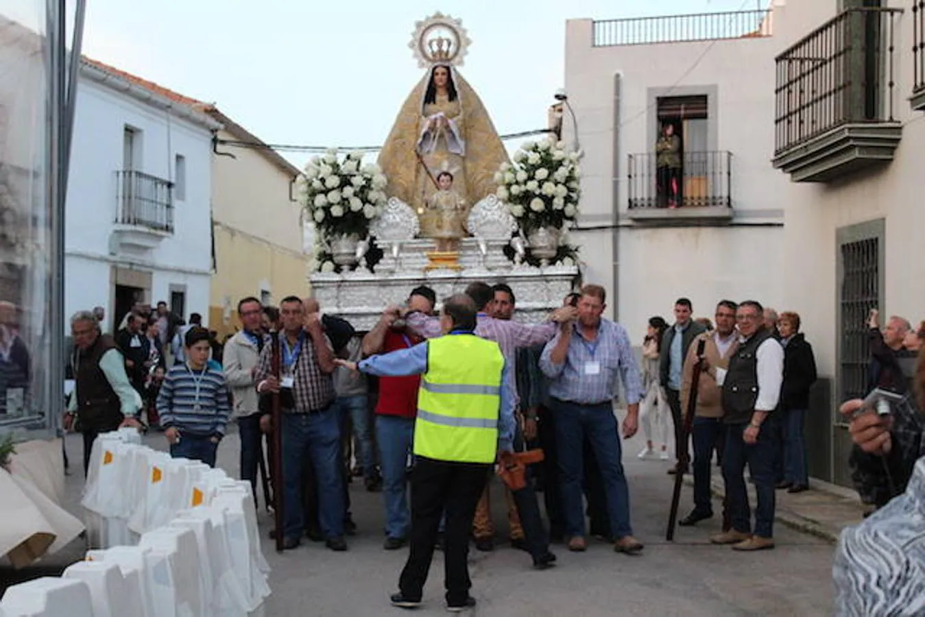 Centenares de vecinos reciben a su Patrona La Virgen de la Luz