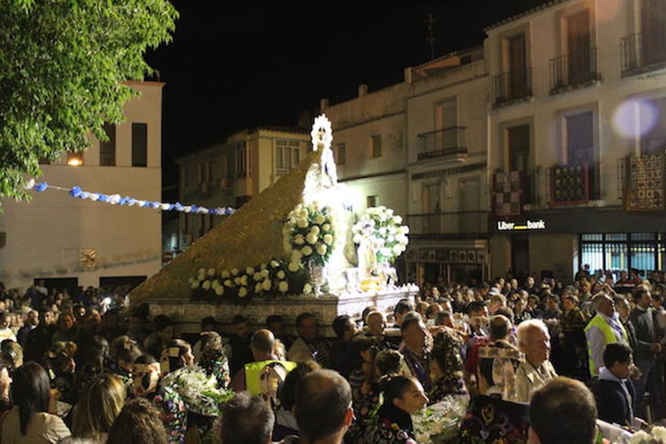 Centenares de vecinos reciben a su Patrona La Virgen de la Luz