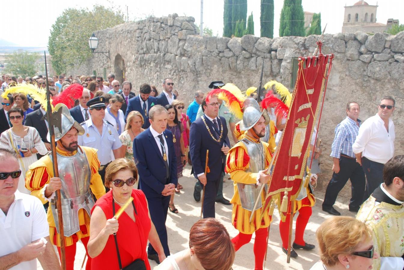 La Patrona regresa, en procesión, al castillo