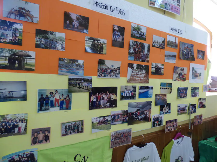 El Club Natación Moralo repasa sus 30 años en una exposición