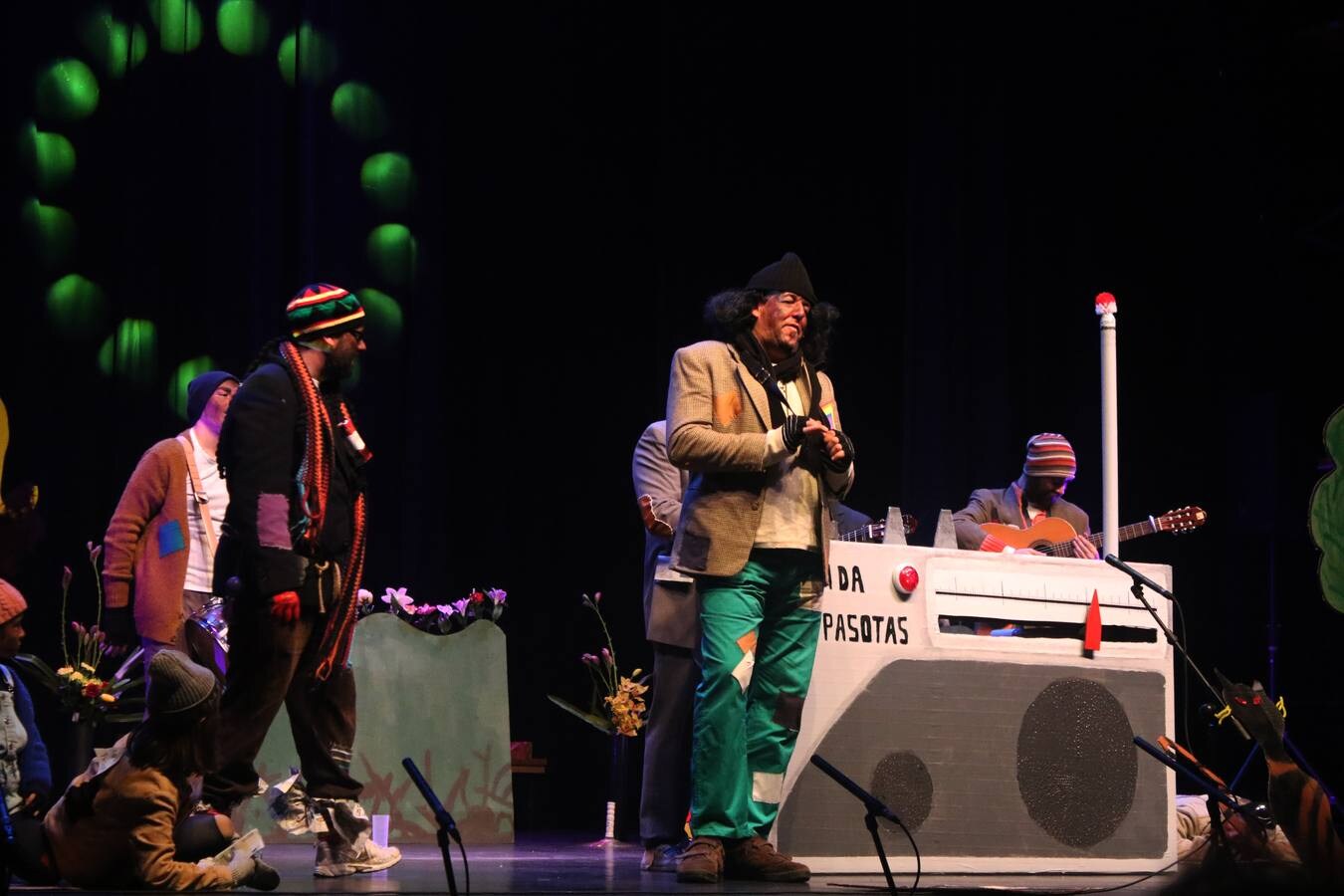 'Los Pasotas' y 'Los Carapipas' ponen voz al Carnaval jerezano