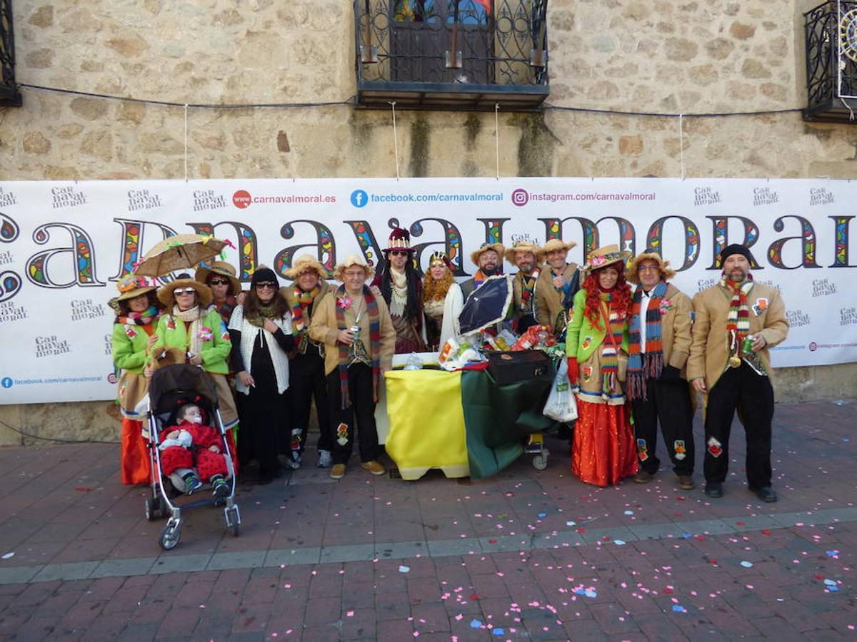 Ambientazo en el 'Cómete el Carnavalmoral por una pata'
