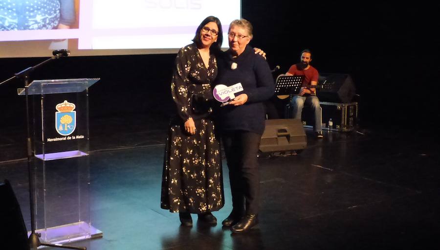 Concentración y Premios Violeta en el Día de la Mujer