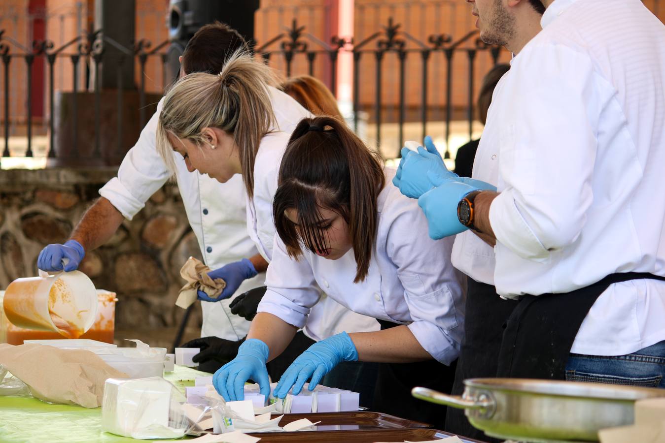 La Escuela de Hostelería de Extremadura ofrece distintas tapas con jamón ibérico
