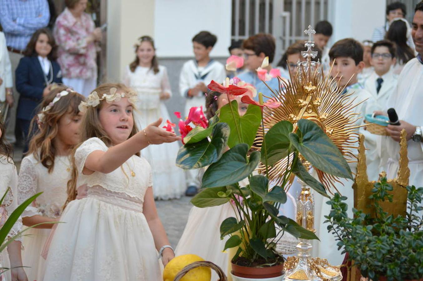Concurrida procesión del Corpus Christi en Campanario
