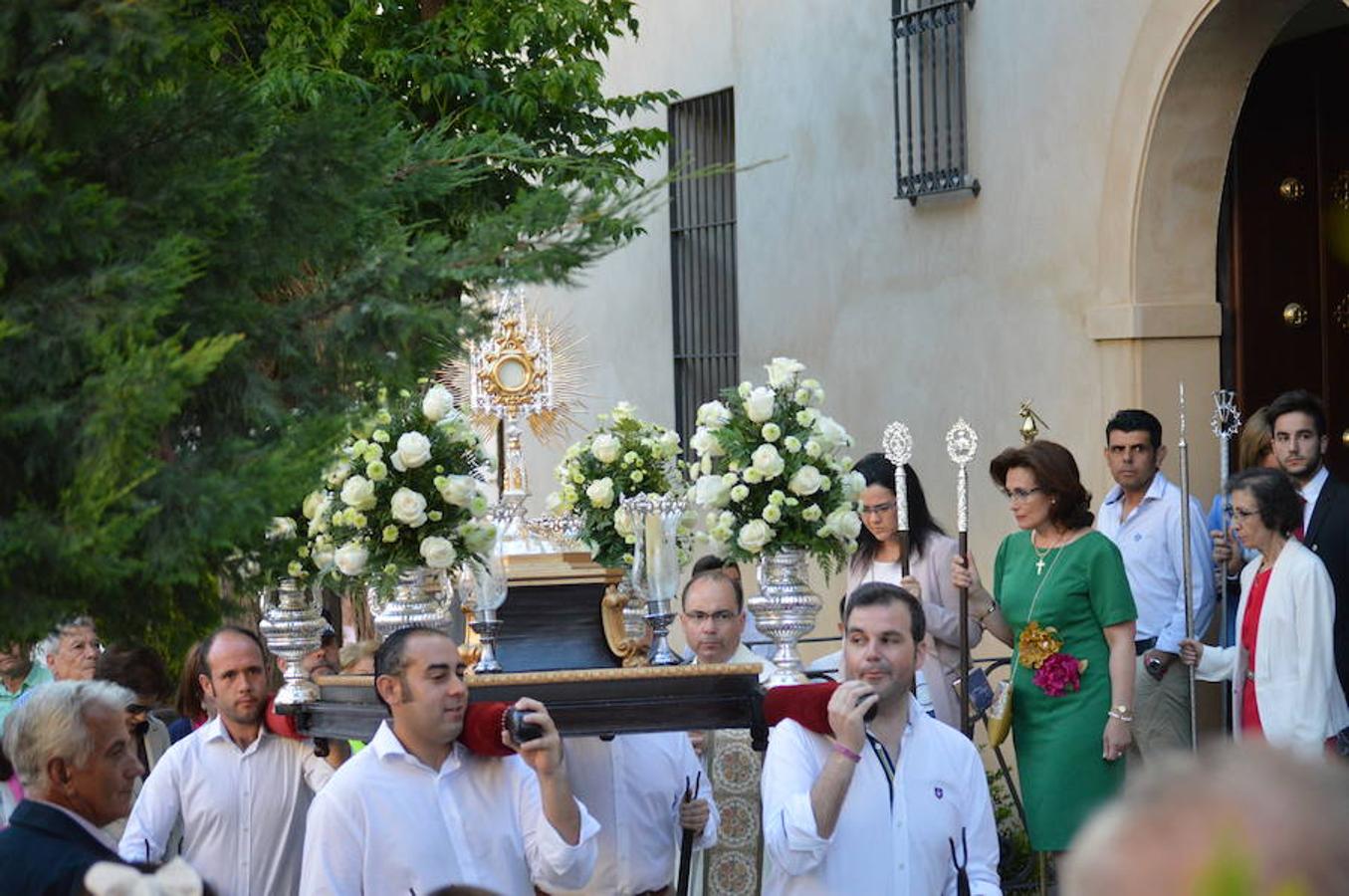 Concurrida procesión del Corpus Christi en Campanario