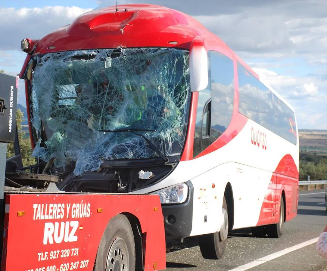 Doce personas heridas en un accidente entre un autobús y un camión