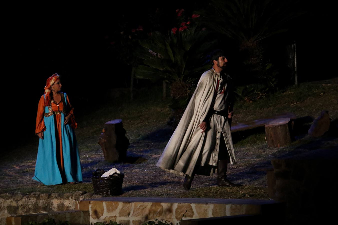La ovación del público sonó emocionada para quienes recrean la Historia de Jerez en 'El último templario de Xerez'