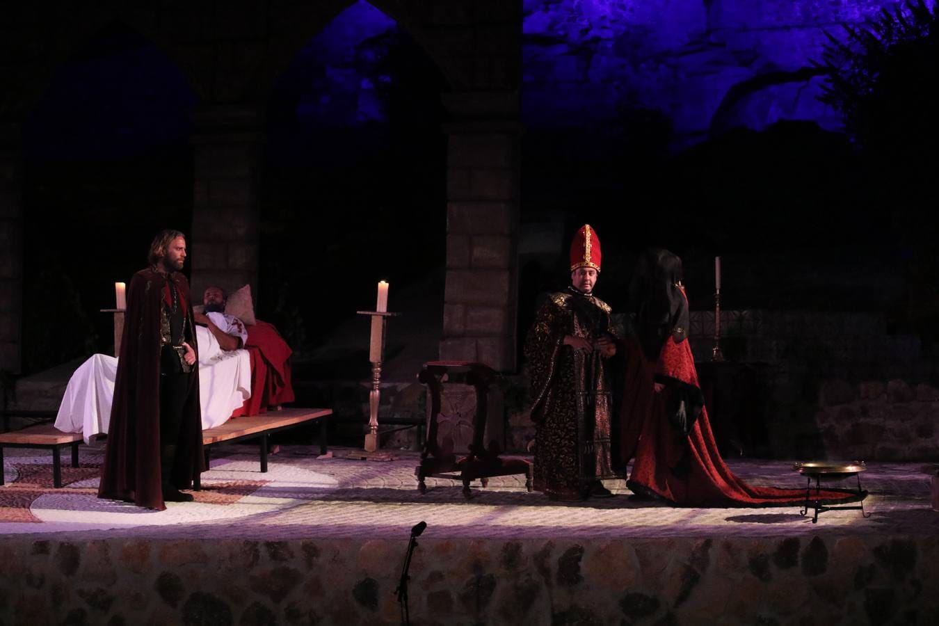 La ovación del público sonó emocionada para quienes recrean la Historia de Jerez en 'El último templario de Xerez'