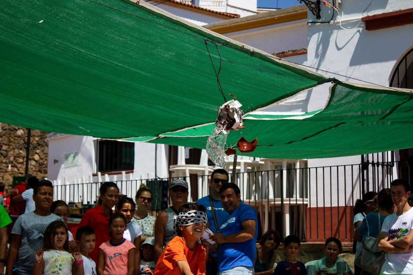 La 'velá' del barrio de Santiago une tradición, gastronomía y animación para dar comienzo a estas fiestas populares de Jerez 