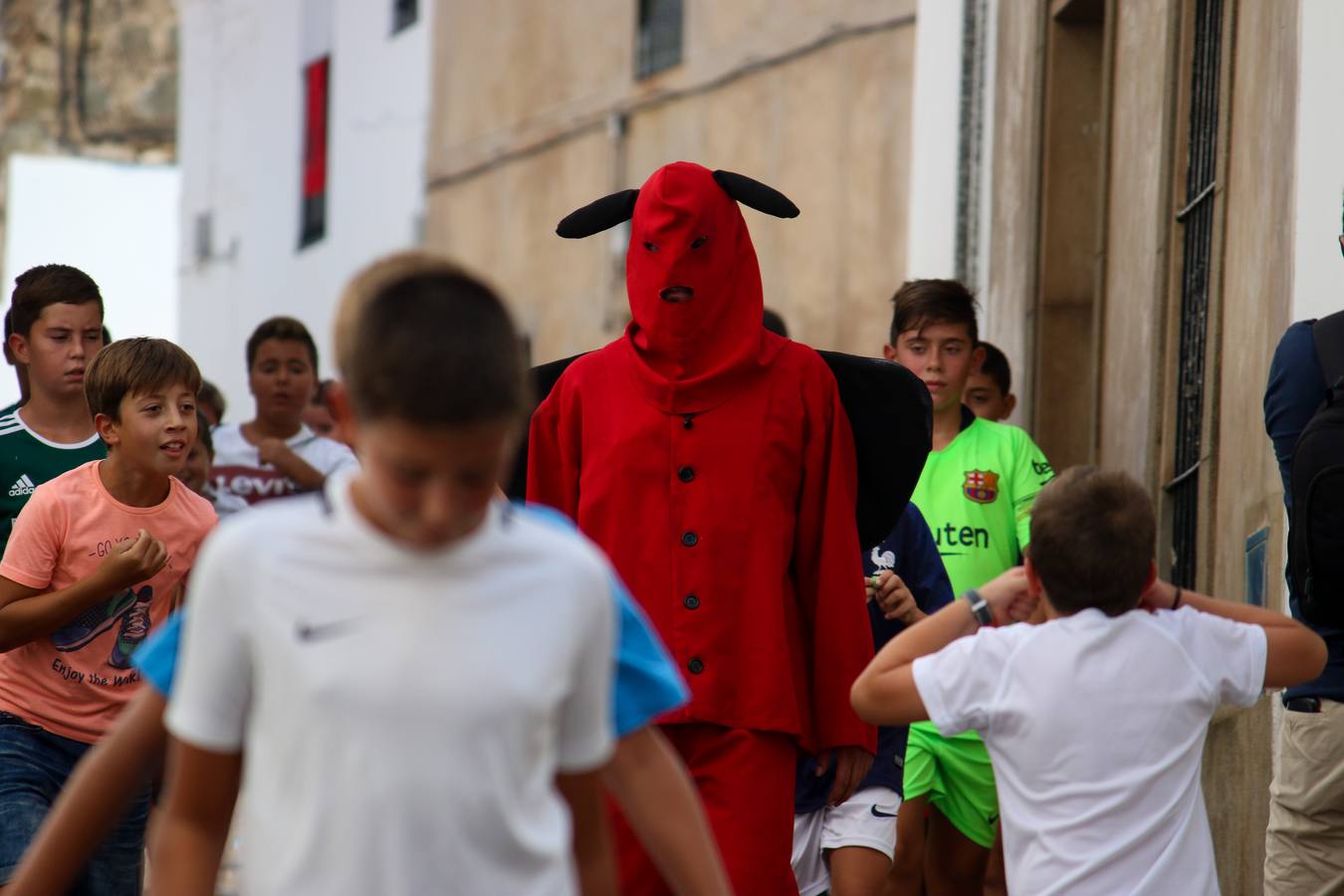 La 'salida del diablo' continúa aunando fiesta, tradición y leyenda en Jerez