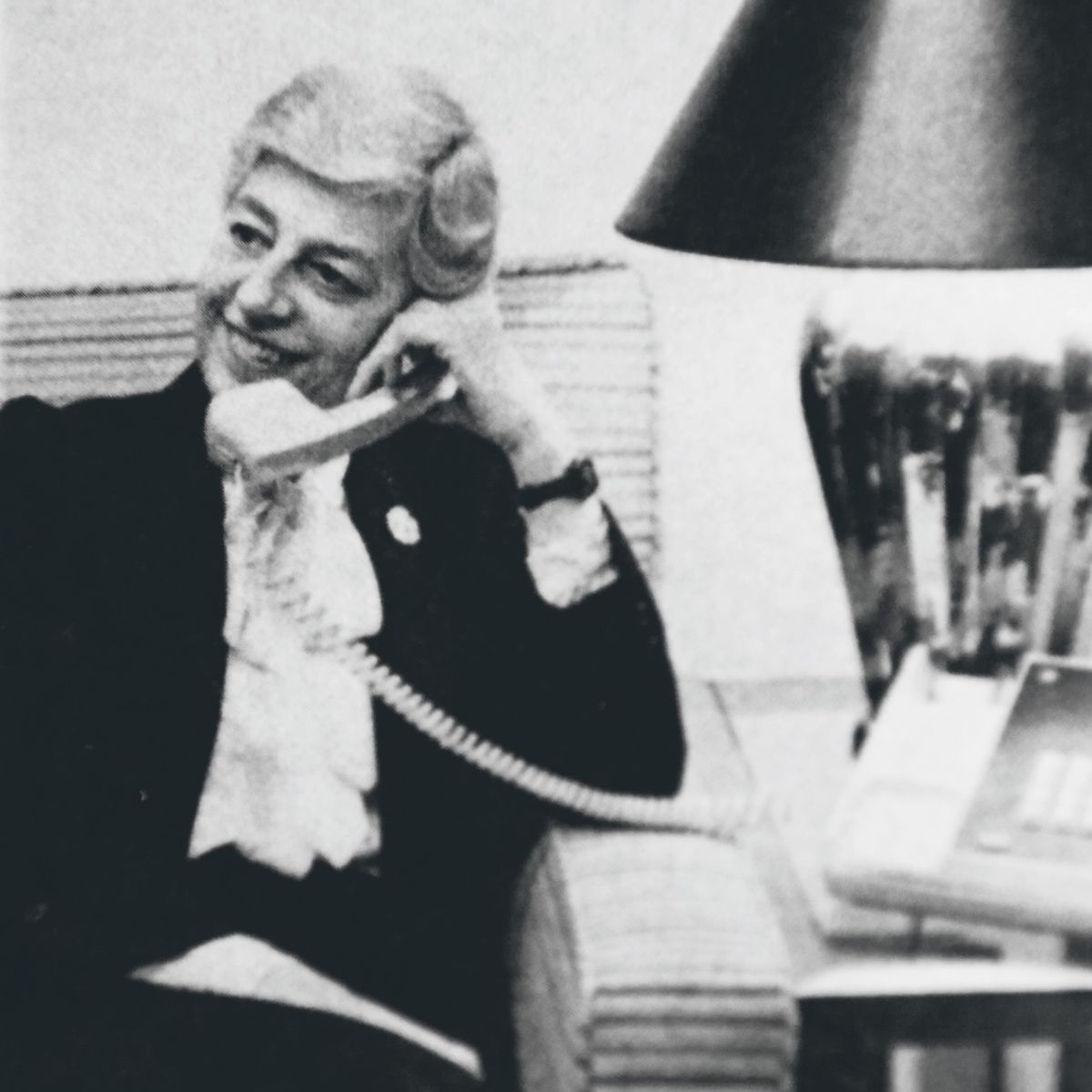 La secretaria que amasó una fortuna imitando a sus jefes